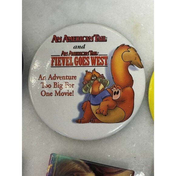 LOT OF 18 VINTAGE WALMART ADVERTISING PINS MOVIES - Picture 10 of 16